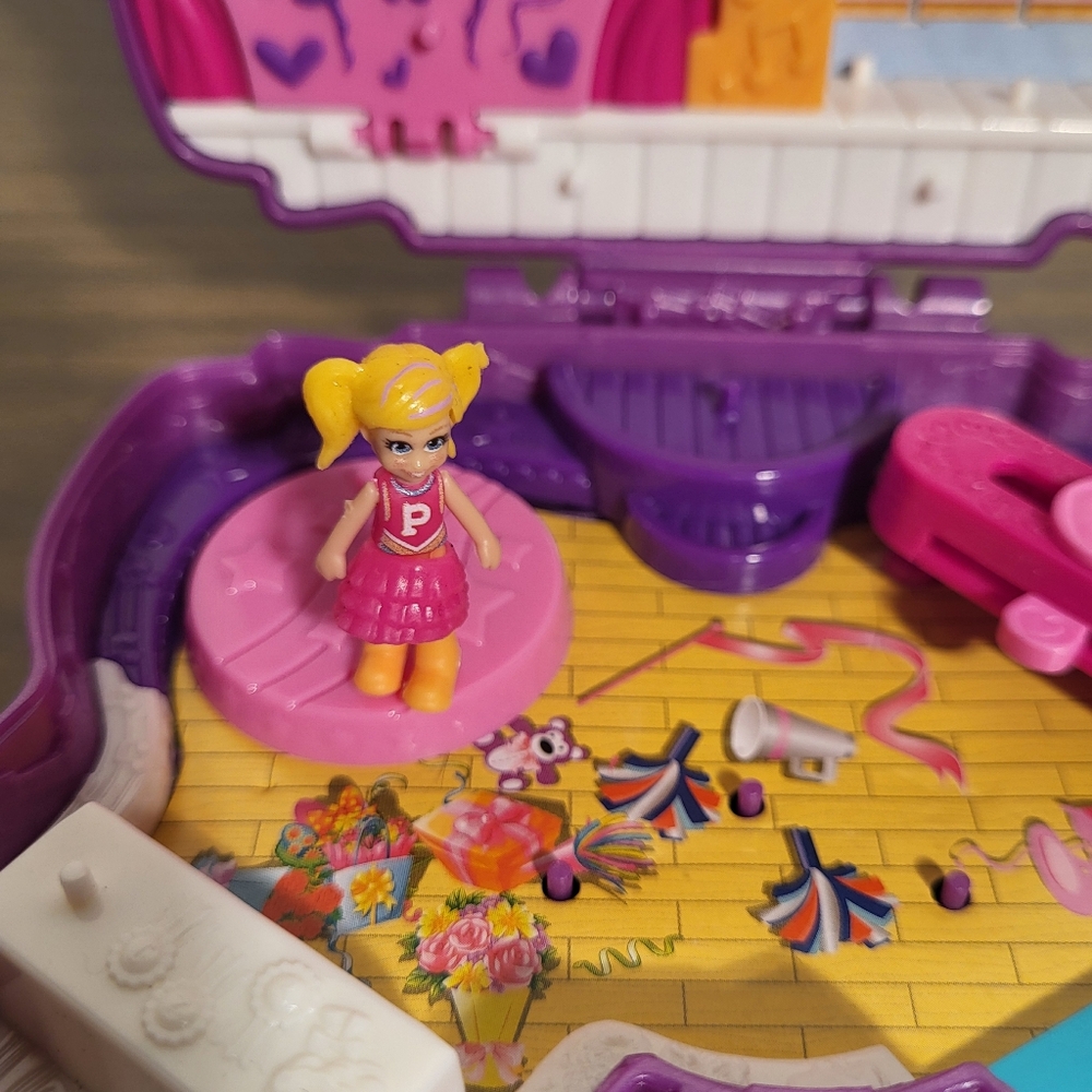 Polly Pocket Micro Sparkle Stage Bow Compact Playset With 2 Dolls & Accessories